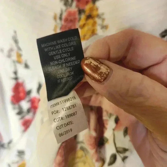 TORRID Challis Cold Shoulder  Blouse Size 3 (22-24) - Picture 11 of 12